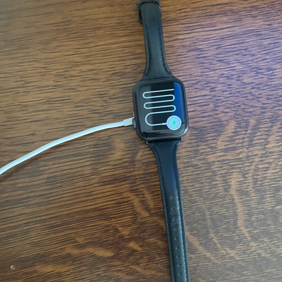I was gifted this series 5 Apple Watch in April of 2019.  I hardly used it. - Picture 5 of 5